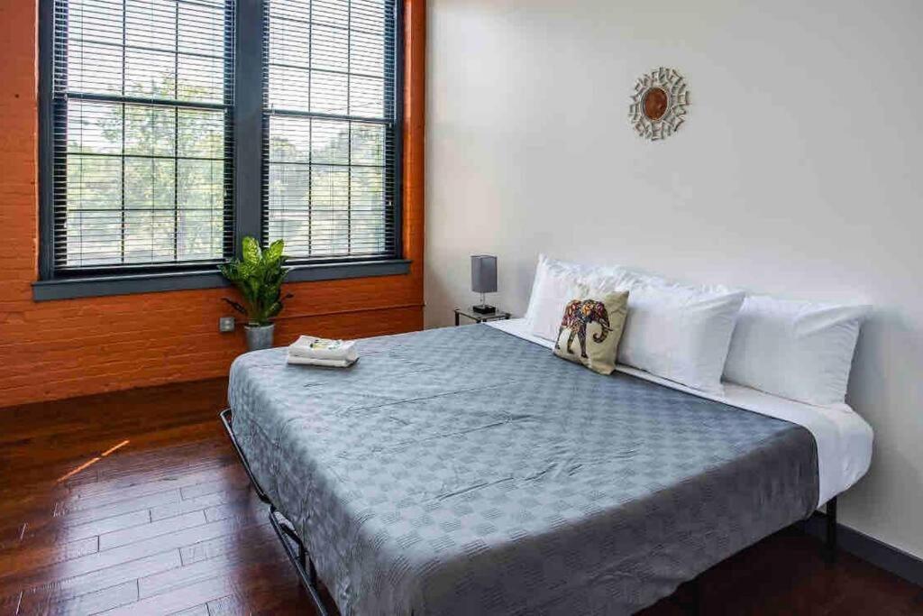Appartement Ny Style Centric Loft With King Bed By Park Av. à Rochester Extérieur photo